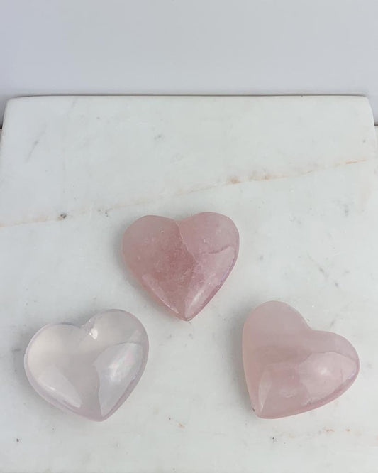 Coração Quartzo Rosa 26 a 43 gramas aprox.