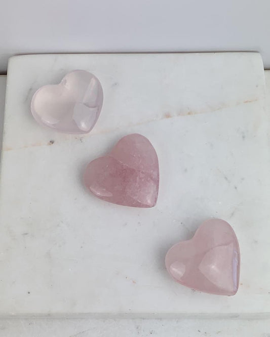 Coração Quartzo Rosa 26 a 43 gramas aprox.