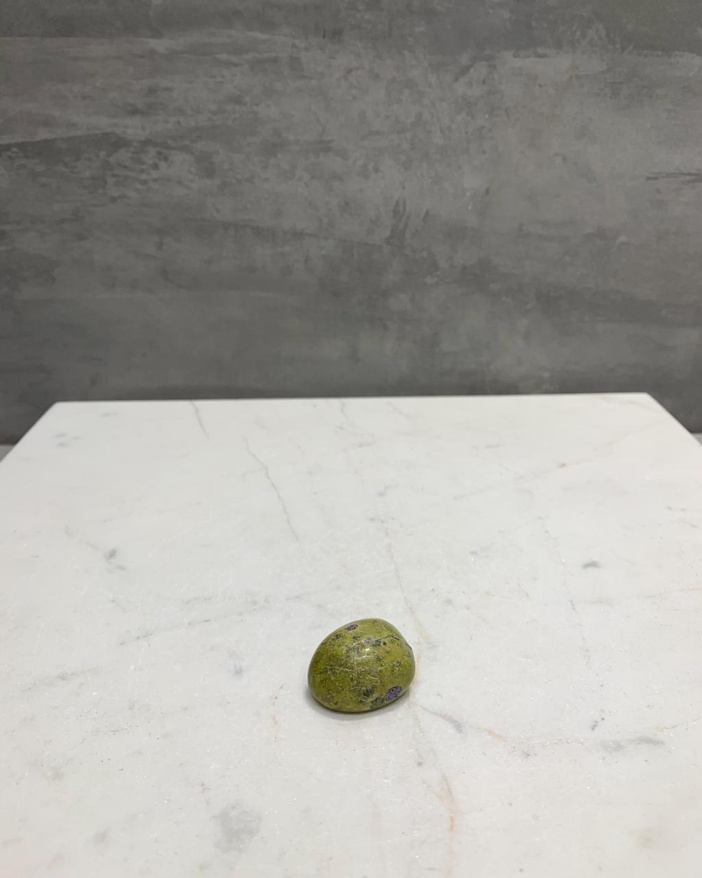 Pedra Atlantasita Rolada 7 a 10 gramas.