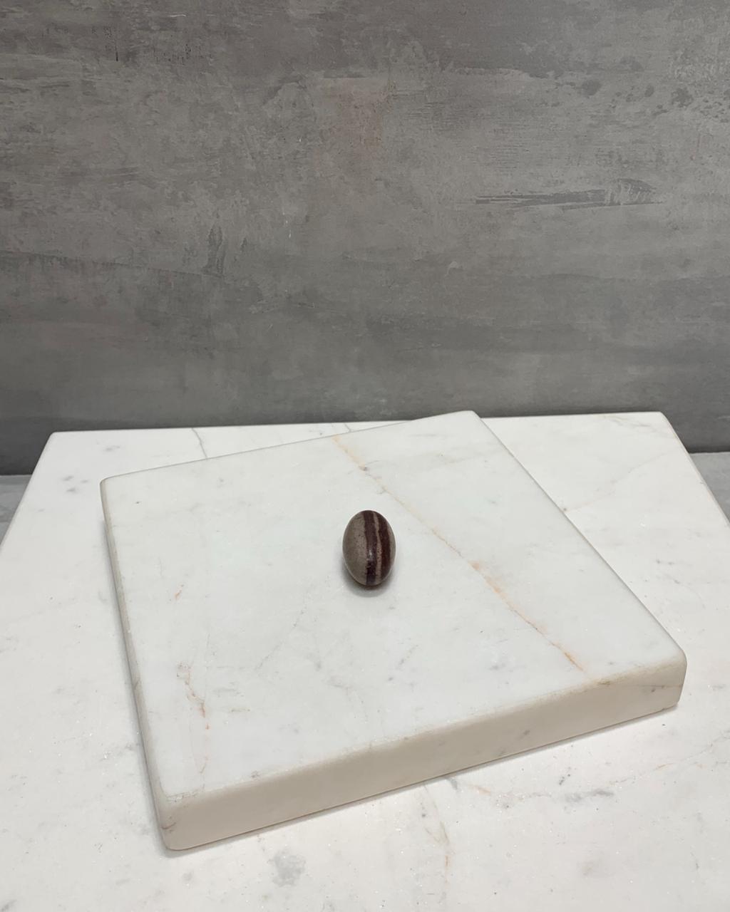 Shiva Lingam forma ovalada 12 a 16 gramas aprox.