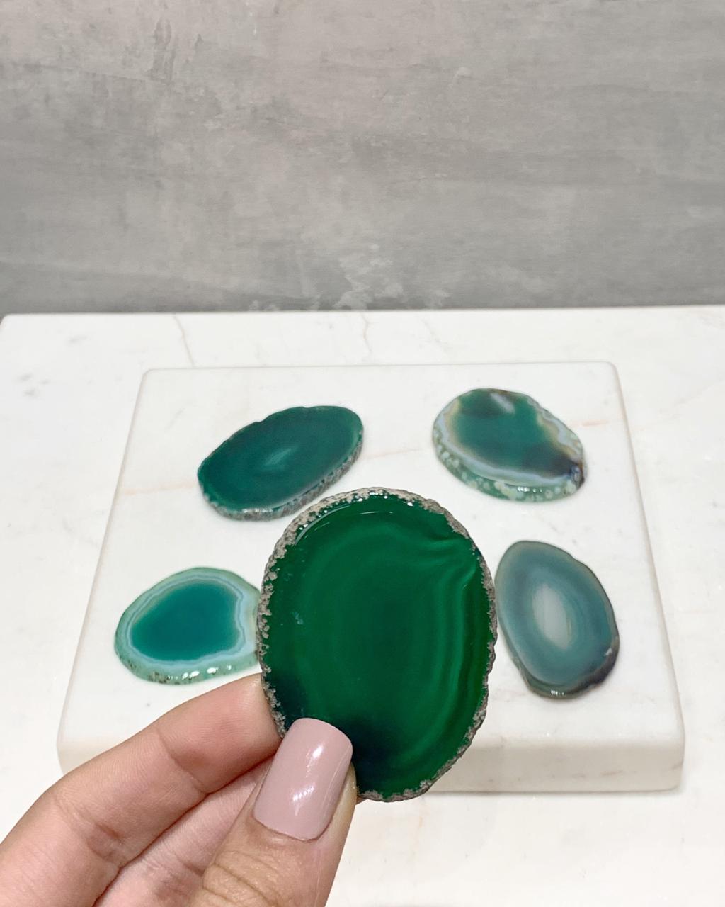 Chapa Ágata verde tingido borda bruto 18 a 29 gramas aprox.