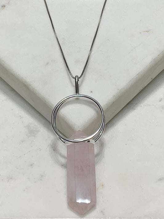 Pingente ponta biterminada Quartzo Rosa dupla argola