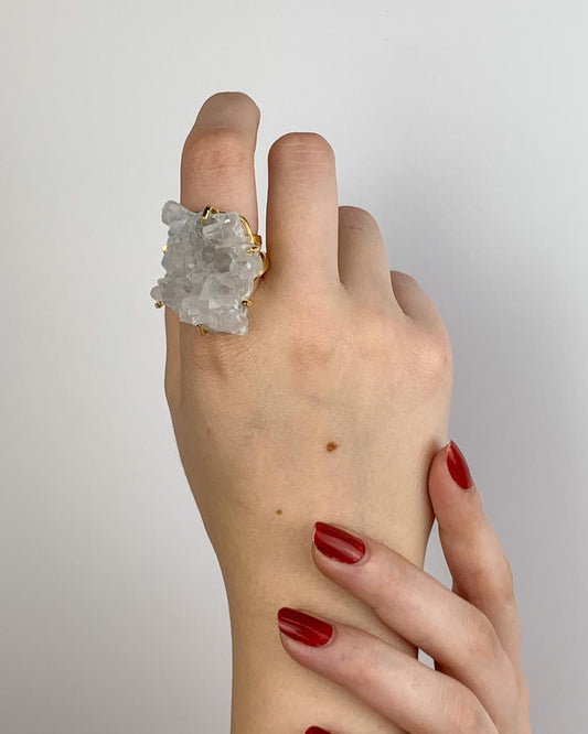Anel Drusa de Cristal de Quartzo com Garra Ajustável Banho Ouro