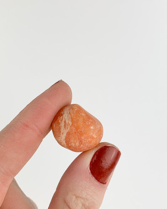Pedra Calcita Laranja Rolada 5 a 11 gramas