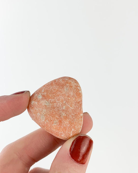 Pedra Calcita Laranja Rolada 22 a 29 gramas