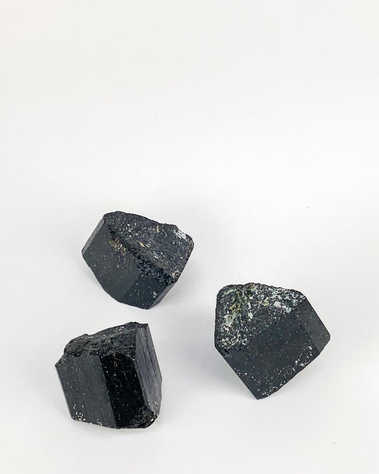 Pedra Turmalina preta bruta 220 a 300 gramas