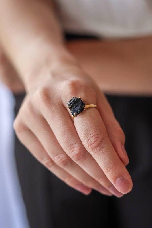 Anel Obsidiana bruta ajustável banho ouro