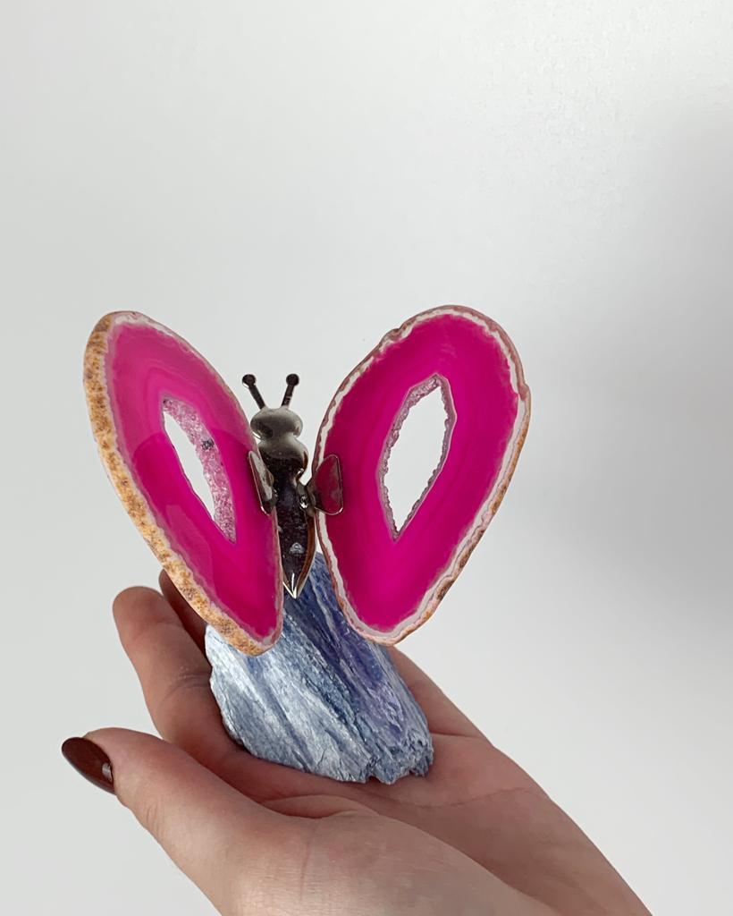 Borboleta Ágata rosa base Cianita azul bruta