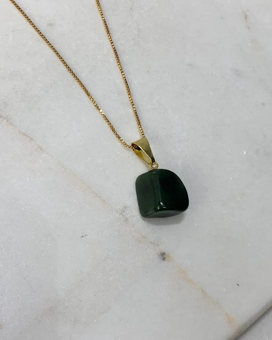 Pingente Jade verde pequeno com pino banho ouro