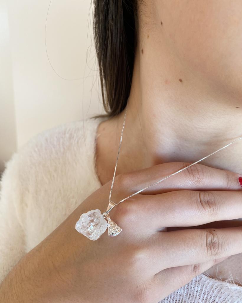 Colar Nossa Senhora com Cristal Banho Prata