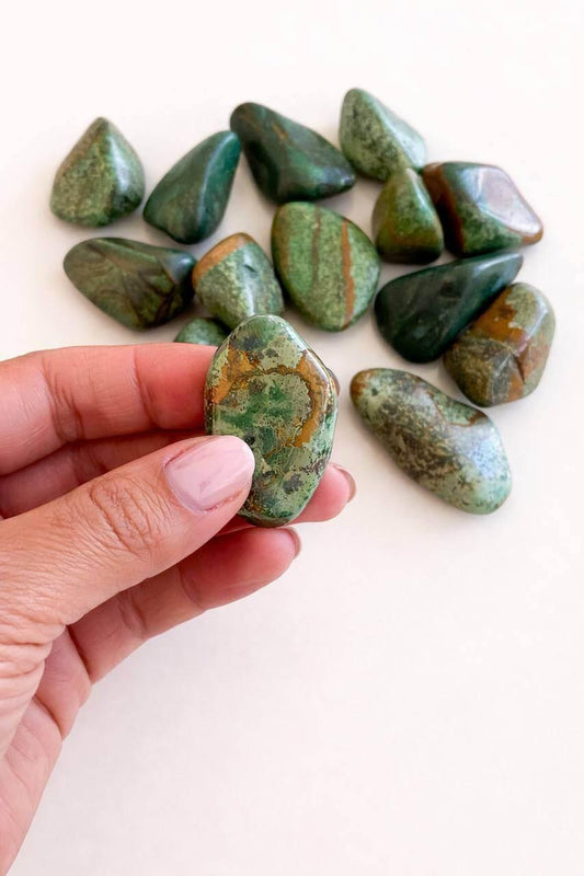 Pedra Jaspe Picture Verde Rolado 10 a 13 gramas