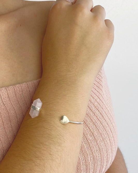Bracelete Coração Ponta Biterminada Quartzo rosa ajustavel Prata 925