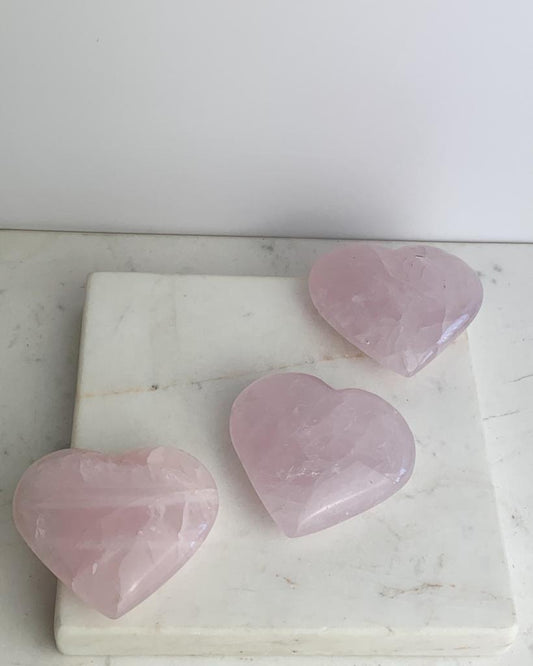 Coração Quartzo Rosa 105 a 128 gramas aprox.