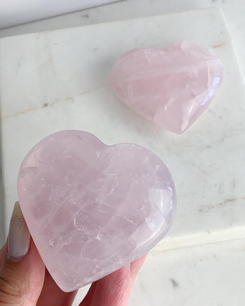 Coração Quartzo Rosa 105 a 128 gramas aprox.