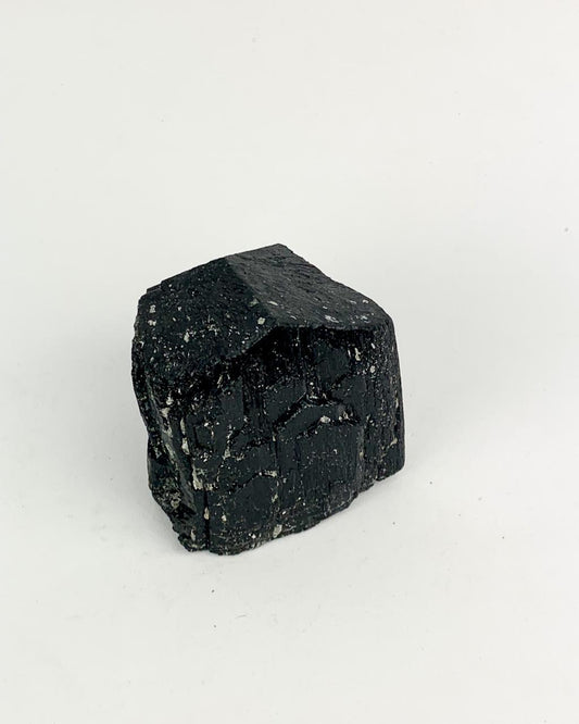 Pedra Turmalina Negra Forma Trigonal Bruta 330 a 420 gramas