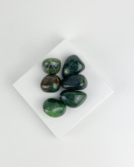 Pedra Jade Nefrita Rolada 12 a 15 gramas