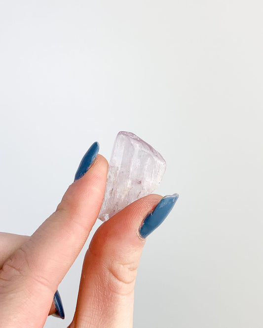 Pedra Kunzita Rolada 4 a 5 gramas