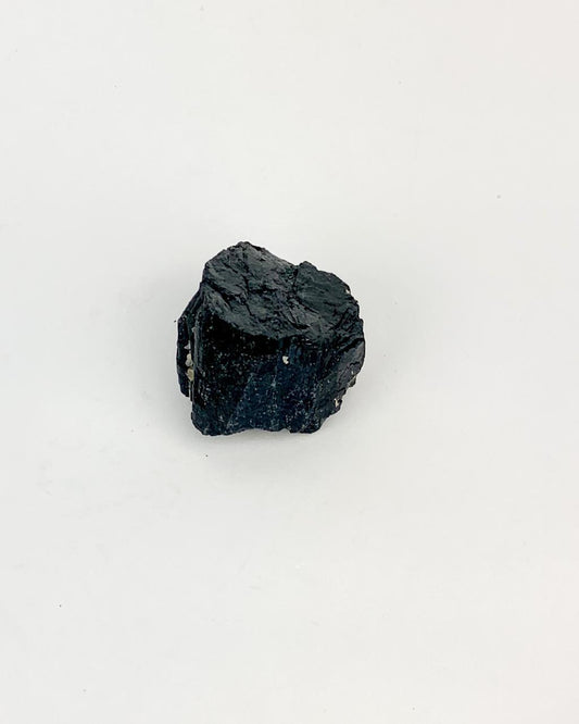 Pedra Turmalina Negra Bruta 100 a 190 gramas