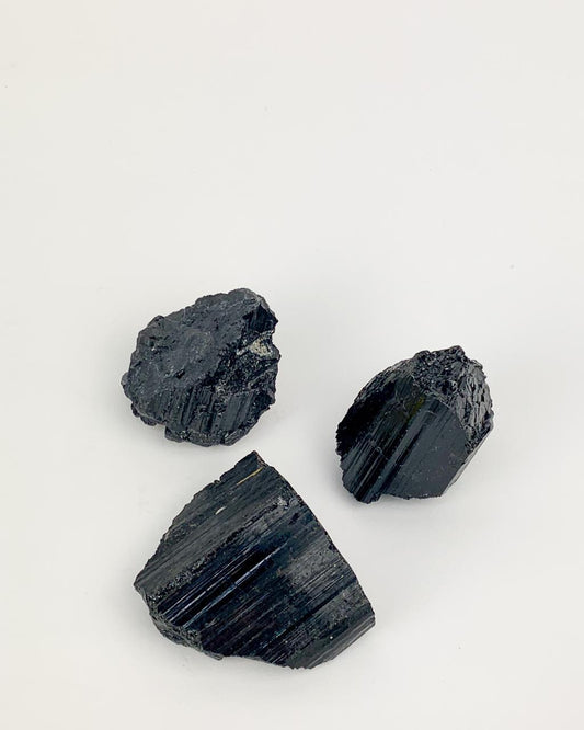 Pedra Turmalina Negra Bruta 100 a 190 gramas