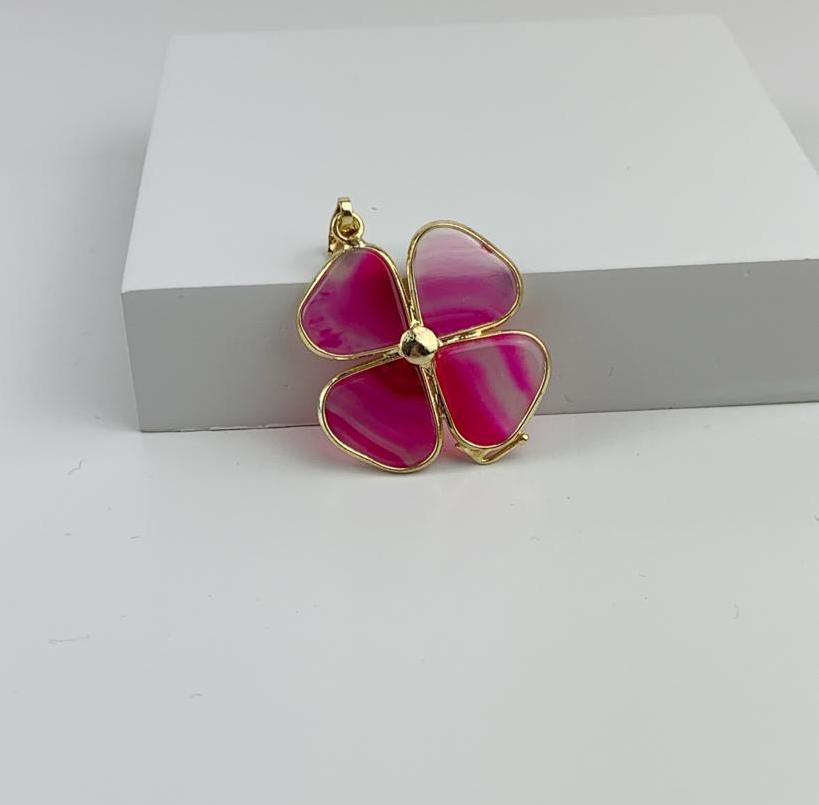 Pingente Trevo de Ágata Rosa Banho Ouro