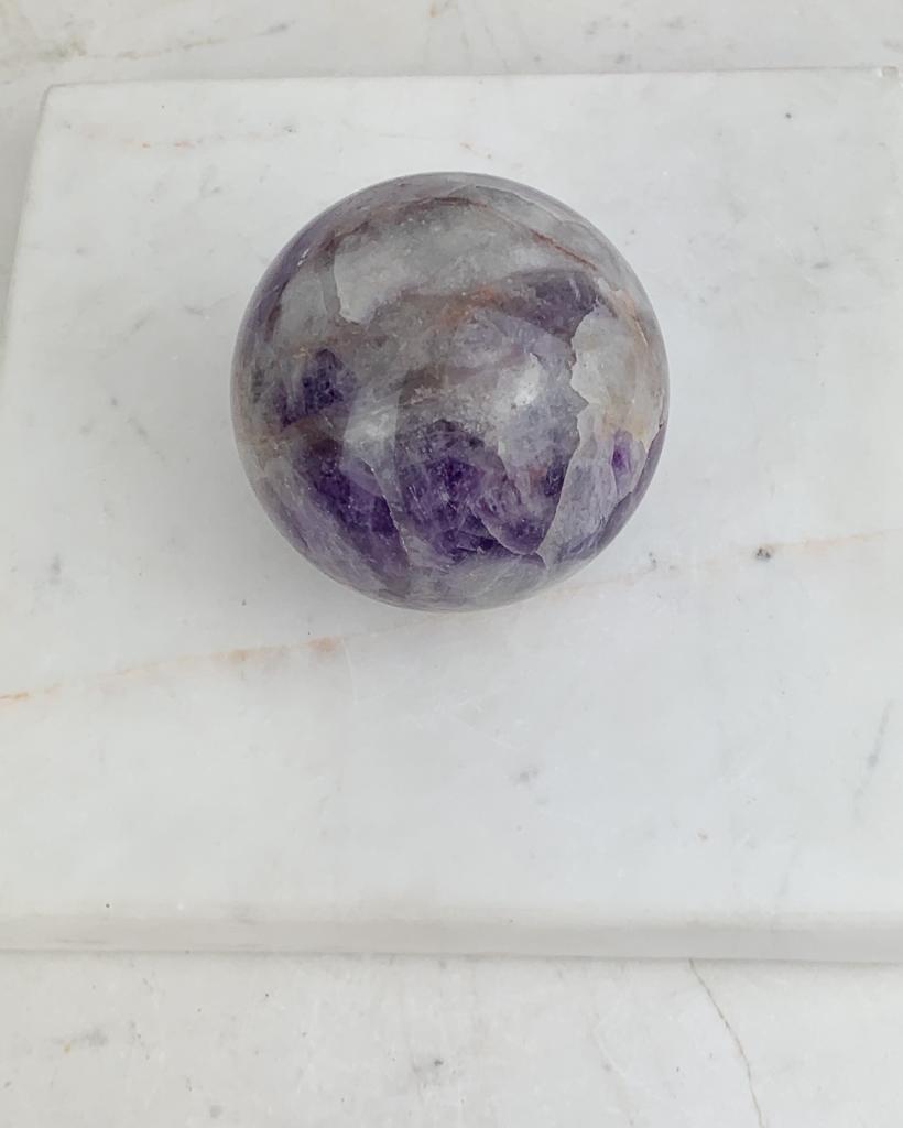 Bola Ametista Chevron 268 a 310 gramas aprox.