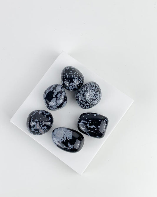 Pedra Obsidiana Flocos de Neve rolado 11 a 14 gramas