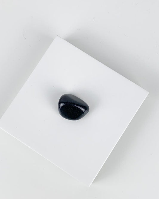Pedra Obsidiana Arco-irís rolada 6 a 9 gramas