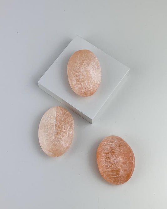 Pedra Selenita Laranja Forma Sabonete entre 50 a 65 gramas