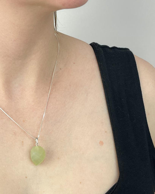 Colar Polido Jade Verde Claro New Jade Bowenita Prata 925