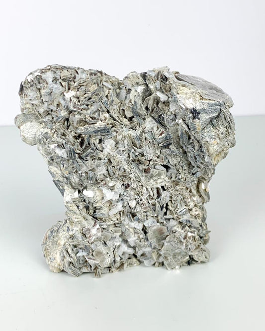 Pedra Mica com Albita bruta 426 gramas