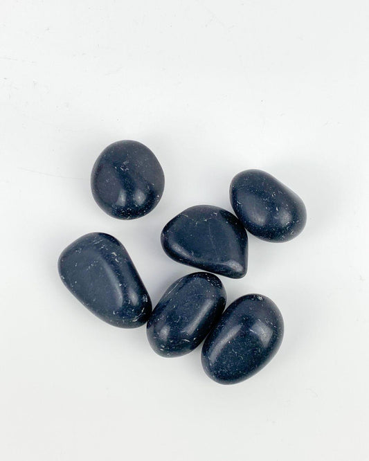 Pedra Obsidiana Preta Rolada 16 a 26 gramas