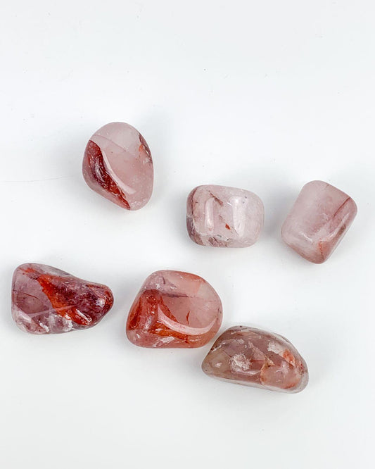 Pedra Quartzo vermelho rolado 15 a 28 gramas.