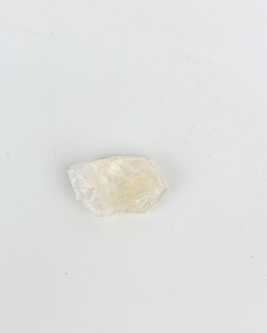 Pedra Petalita branca bruta 5 a 8 gramas (aproximadamente)