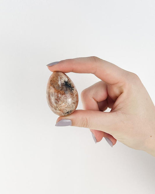 Ovo Turmalina Preta com Feldspato 4,6 cm aprox.
