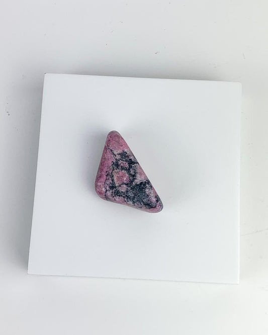 Pedra Rodonita rolada 16 a 21 gramas