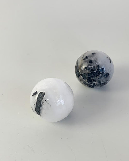 Bola Cristal de Quartzo Grafitado 37 a 45 gramas