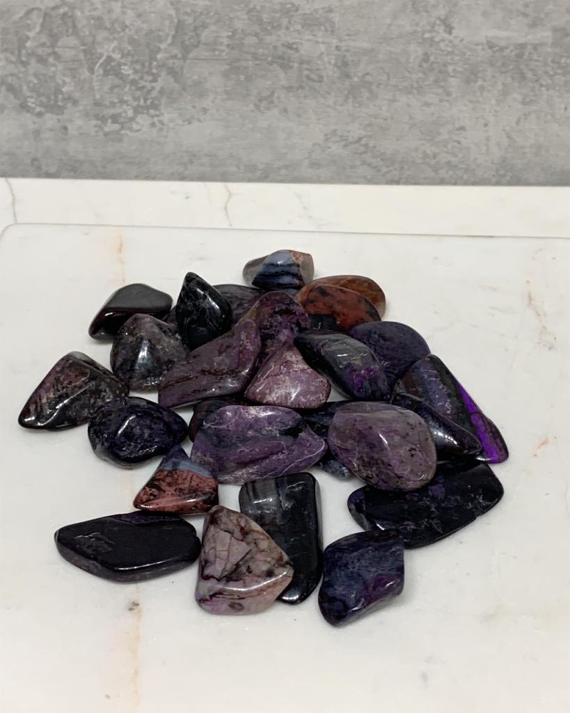 Pedra Sugilita rolada 4 a 5 gramas