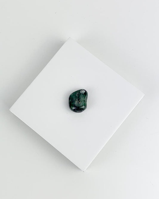 Pedra Turmalina verde rolada 4 a 5 gramas