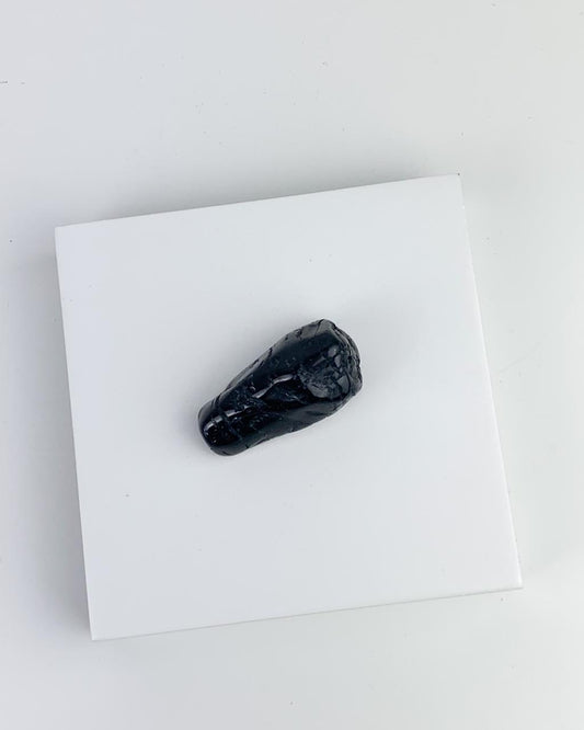 Pedra Turmalina preta rolada 15 a 20 gramas
