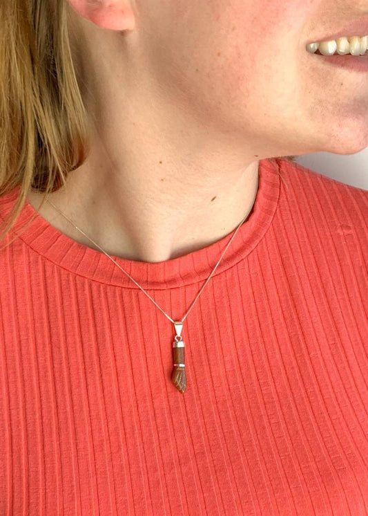 Pingente Figa Goldstone Marrom Banho Prata