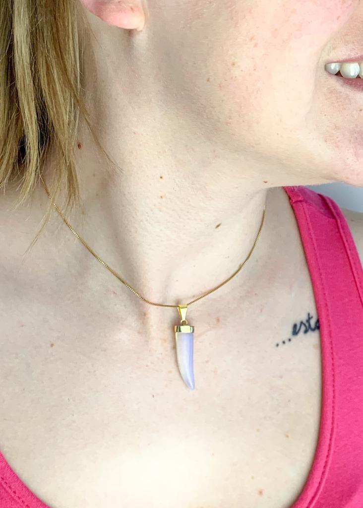 Pingente Dente Opalina Banho Ouro