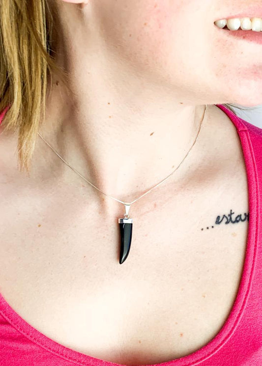 Pingente Dente Obsidiana Banho Prata