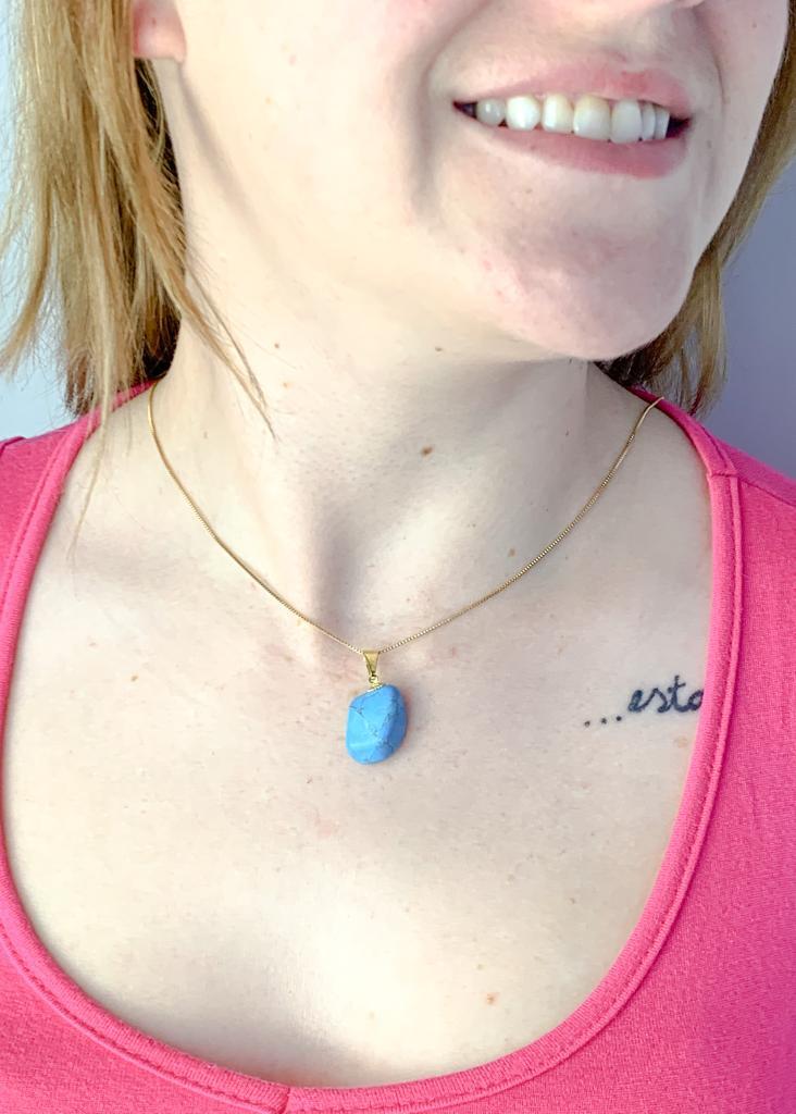 Pingente Howlita Azul Rolado Banhado Ouro