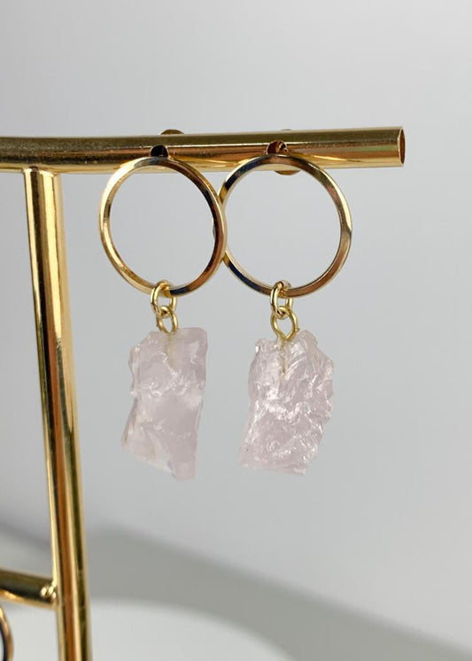 Brinco Quartzo Rosa Manifesto Banho Ouro