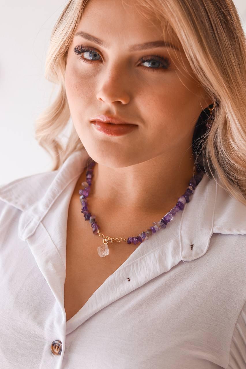Choker Ametista com Cristal Fecho Boia Summer Vibes Banho Ouro