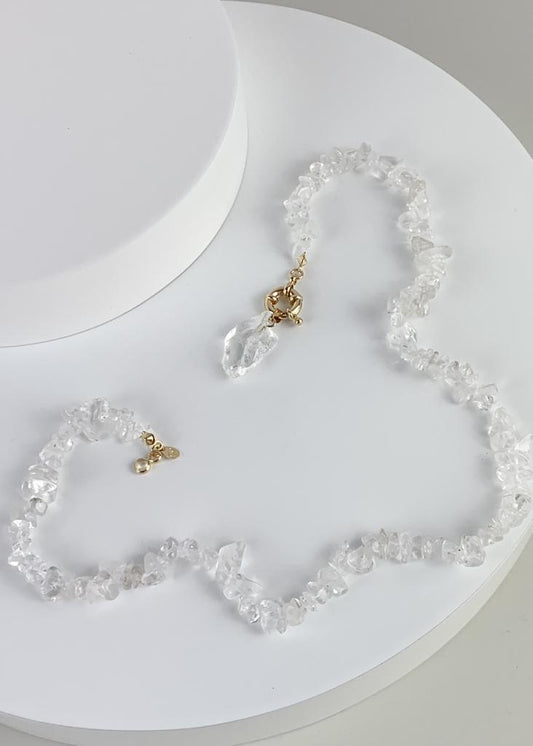 Choker Cristal de Quartzo com Fecho Boia Banho Ouro