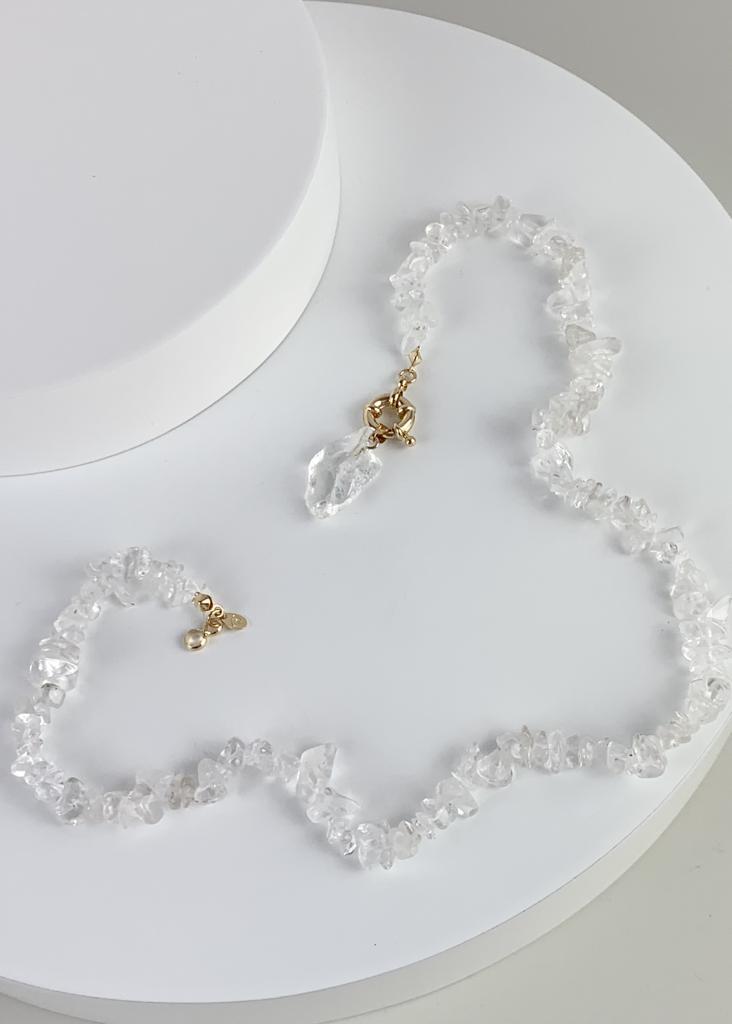 Choker Cristal de Quartzo com Fecho Boia Banho Ouro