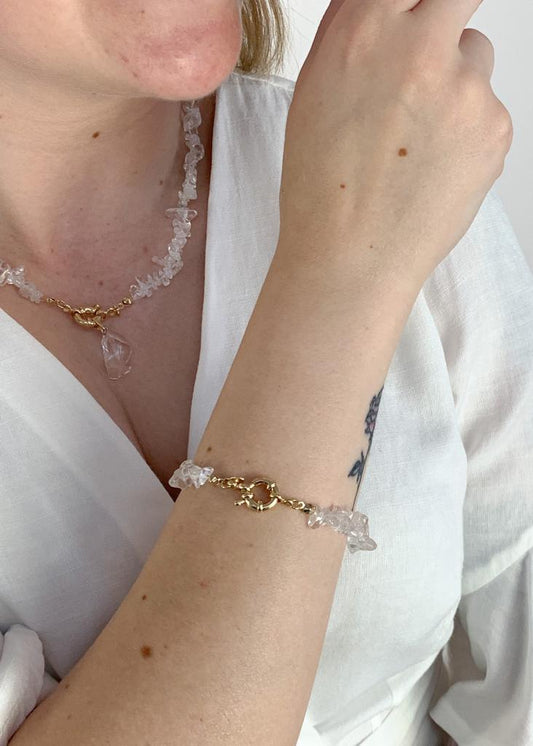 Pulseira Cristal de Quartzo com Fecho Boia Banho Ouro