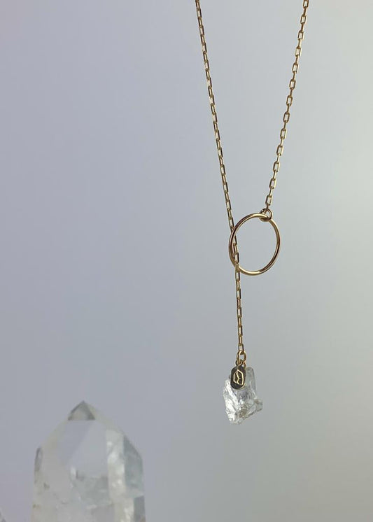 Colar Cristal de Quartzo Bruto Gravata Ajustável Banho Ouro
