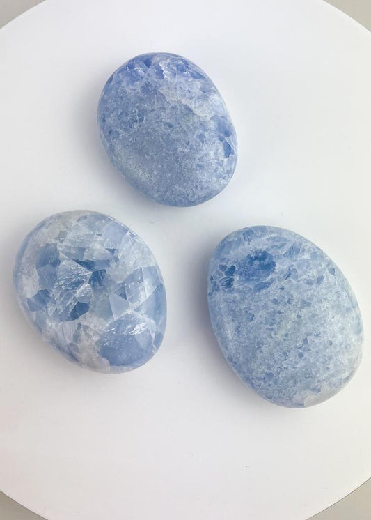 Pedra Forma de Sabonete de Calcita Azul 136 a 145 gramas